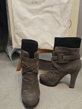 Joan & David Gray Suede Ankle Boots with Knit Cuff. Vintage In Great Condition.